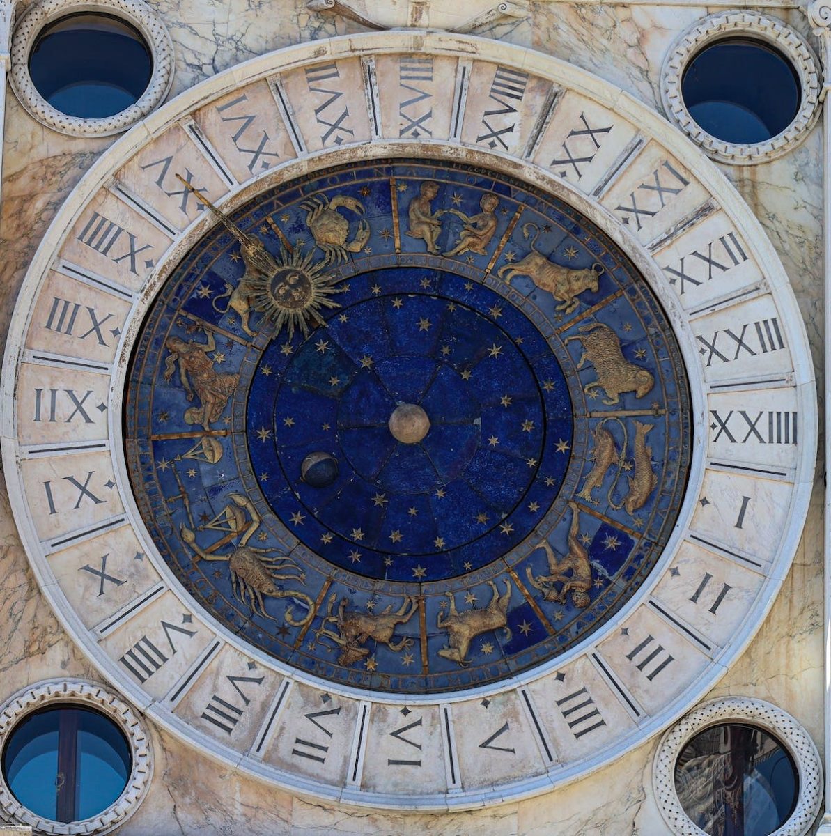 Les traits de caractère du signe astrologique du Sagittaire et sa compatibilité avec les autres signes